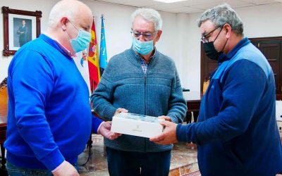 Fundación Amigos de Galicia comienza con la entrega de material informático y conexión a internet para menores gallegos en riesgo de exclusión social