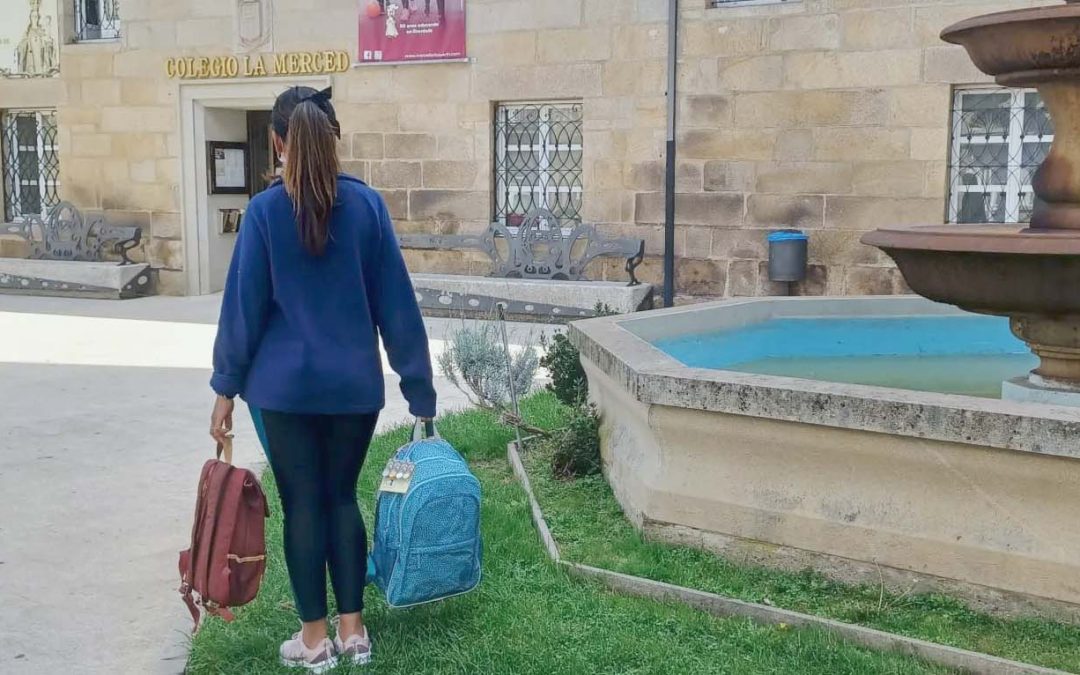 Fundación Amigos de Galicia concluye la campaña de material escolar “Nas súas mochilas, o seu futuro”