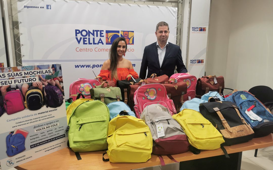 Fundación Amigos de Galicia y Centro Comercial Ponte Vella comienzan con la entrega de material escolar entre familias con menores atendidas en Ourense