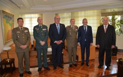 La Fundación Amigos de Galicia hizo entrega el pasado viernes 21, de la Medalla de Oro a los Generales de División del Ejército Español y la Guardia Civil en la Casa de Galicia en Madrid