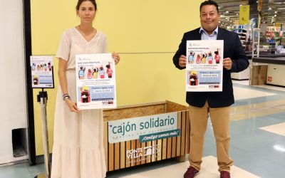 Fundación Amigos de Galicia y CC Ponte Vella presentan a campaña solidaria «Nas súas mochilas, o seu futuro»